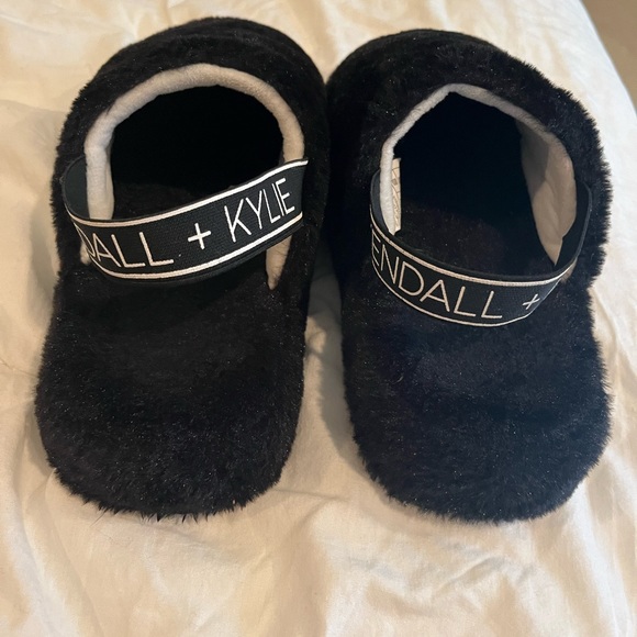 Kendall & Kylie Shoes Kendall And Kylie Slippers Poshmark